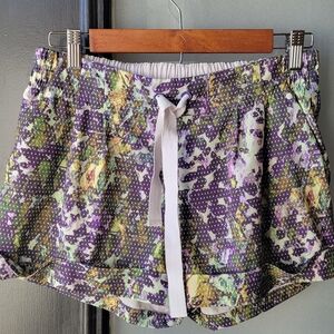 Lululemon Spring Break Away Short Size 6 Pockets Elastic Waist Multicolor